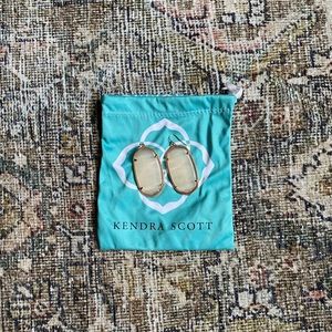 Kendra Scott Earnings - 2in long